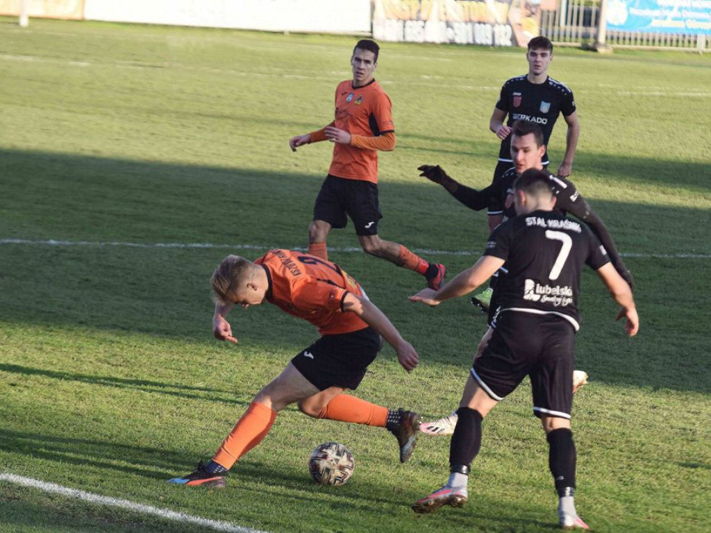 III liga piłkarska. Grupa IV. *KP KSZO 1929 Ostrowiec Świętokrzyski - Stal Kraśnik 1:0