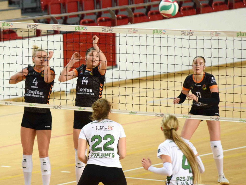 II liga siatkówki. Grupa IV. *KSZO SMS Ostrowiec Świętokrzyski - AZS UMCS Lublin 3:1
