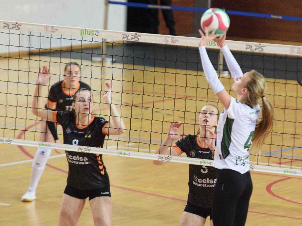 II liga siatkówki. Grupa IV. *KSZO SMS Ostrowiec Świętokrzyski - AZS UMCS Lublin 3:1