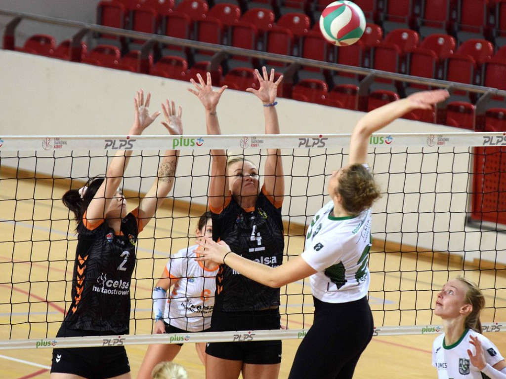 II liga siatkówki. Grupa IV. *KSZO SMS Ostrowiec Świętokrzyski - AZS UMCS Lublin 3:1