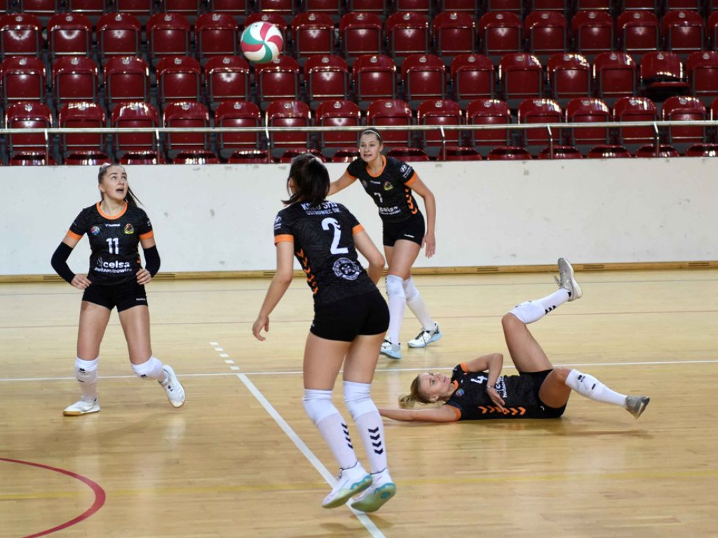 II liga siatkówki kobiet. KSZO SMS Ostrowiec Świętokrzyski - Pogoń Proszowice 3:0