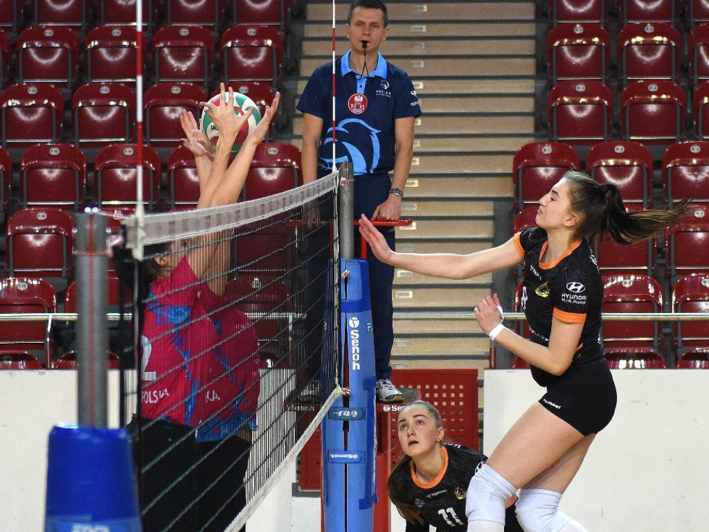 II liga siatkówki kobiet. KSZO SMS Ostrowiec Świętokrzyski - Pogoń Proszowice 3:0