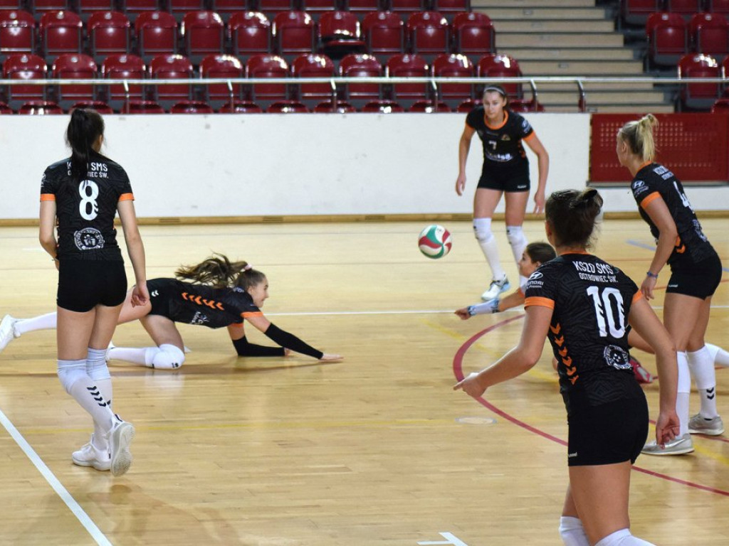 II liga siatkówki kobiet. KSZO SMS Ostrowiec Świętokrzyski - Pogoń Proszowice 3:0