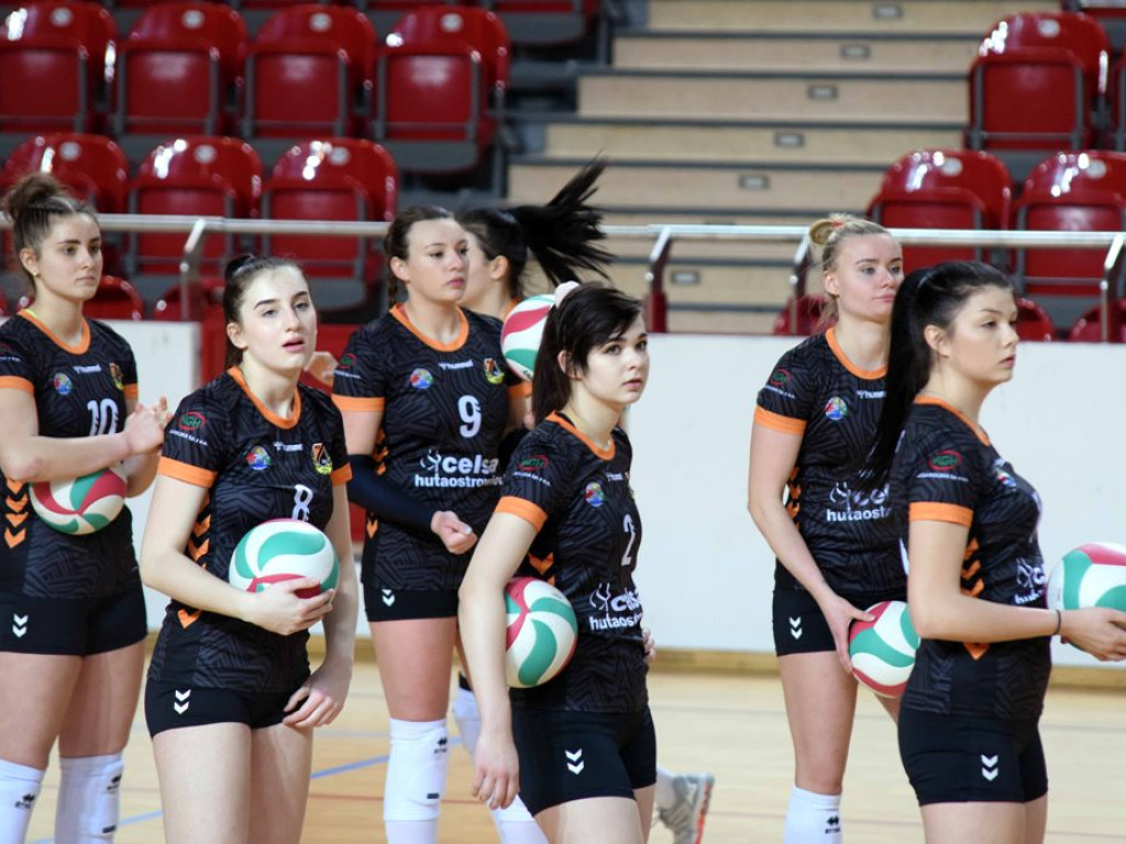 II liga siatkówki kobiet. Grupa IV. *KSZO SMS Ostrowiec Świętokrzyski - Silesia Volley Mysłowice 2:3