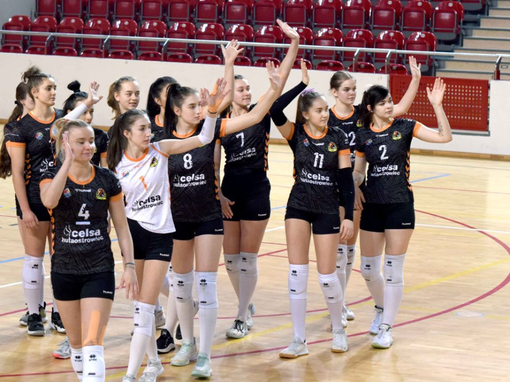 II liga siatkówki kobiet. Grupa IV. *KSZO SMS Ostrowiec Świętokrzyski - Silesia Volley Mysłowice 2:3