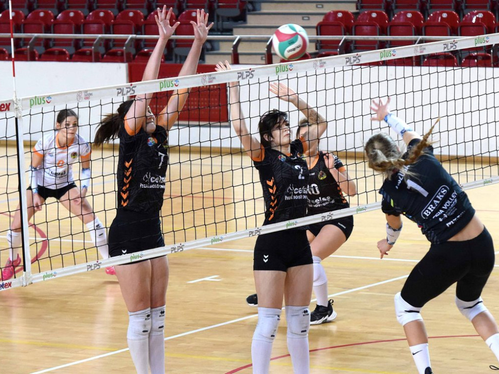 II liga siatkówki kobiet. Grupa IV. *KSZO SMS Ostrowiec Świętokrzyski - Silesia Volley Mysłowice 2:3