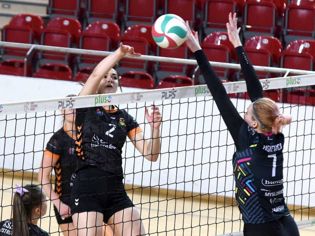 II liga siatkówki kobiet. Grupa IV. *KSZO SMS Ostrowiec Świętokrzyski - Silesia Volley Mysłowice 2:3