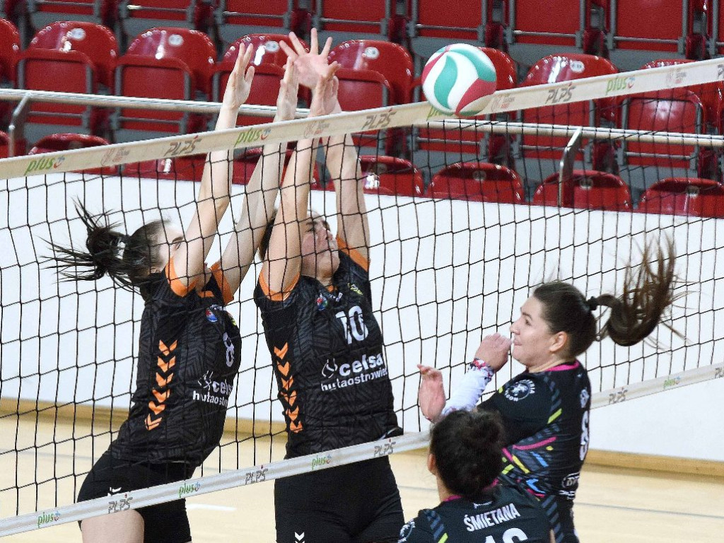 II liga siatkówki kobiet. Grupa IV. *KSZO SMS Ostrowiec Świętokrzyski - Silesia Volley Mysłowice 2:3