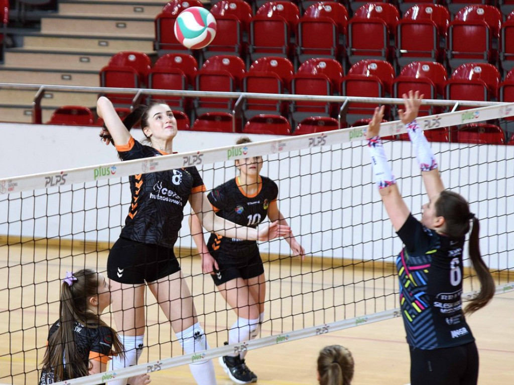 II liga siatkówki kobiet. Grupa IV. *KSZO SMS Ostrowiec Świętokrzyski - Silesia Volley Mysłowice 2:3