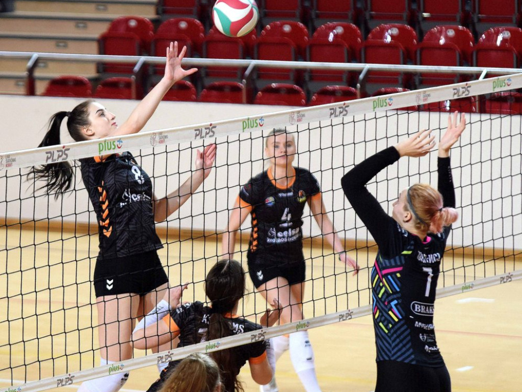 II liga siatkówki kobiet. Grupa IV. *KSZO SMS Ostrowiec Świętokrzyski - Silesia Volley Mysłowice 2:3