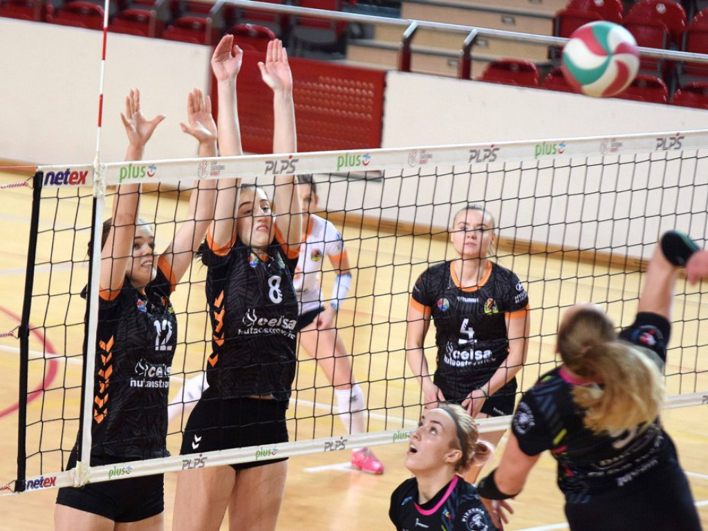 II liga siatkówki kobiet. Grupa IV. *KSZO SMS Ostrowiec Świętokrzyski - Silesia Volley Mysłowice 2:3