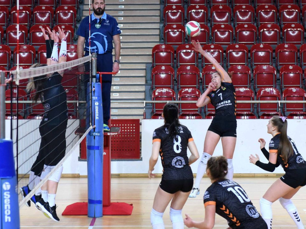 II liga siatkówki kobiet. Grupa IV. *KSZO SMS Ostrowiec Świętokrzyski - Silesia Volley Mysłowice 2:3