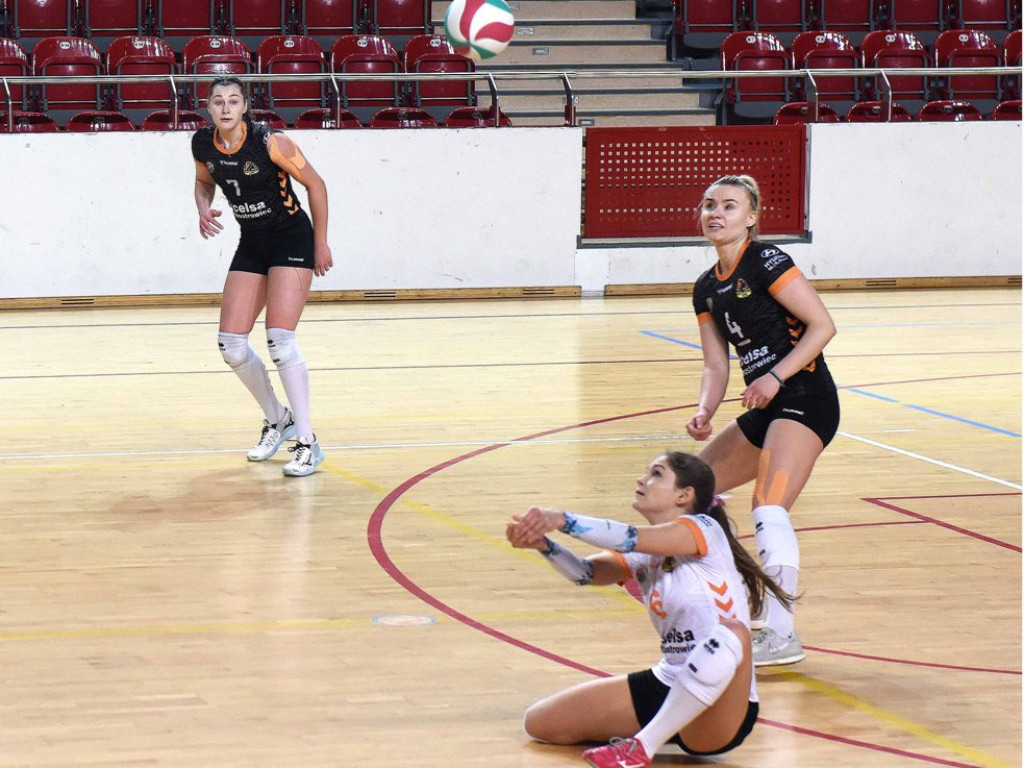 II liga siatkówki kobiet. Grupa IV. *KSZO SMS Ostrowiec Świętokrzyski - Silesia Volley Mysłowice 2:3