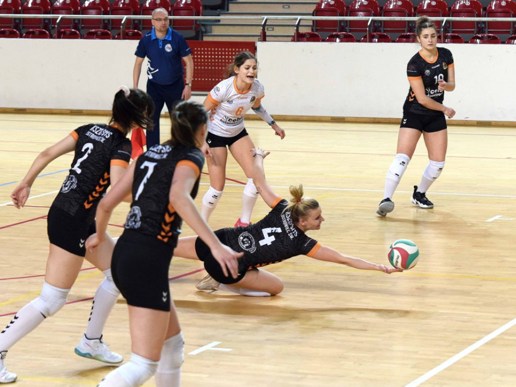 II liga siatkówki kobiet. Grupa IV. *KSZO SMS Ostrowiec Świętokrzyski - Silesia Volley Mysłowice 2:3