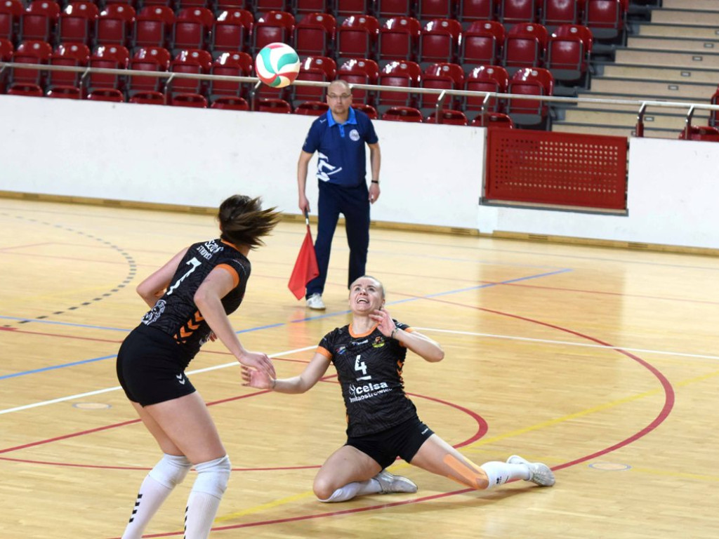 II liga siatkówki kobiet. Grupa IV. *KSZO SMS Ostrowiec Świętokrzyski - Silesia Volley Mysłowice 2:3