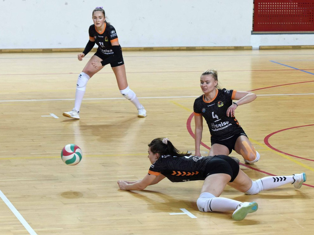 II liga siatkówki kobiet. Grupa IV. *KSZO SMS Ostrowiec Świętokrzyski - Silesia Volley Mysłowice 2:3