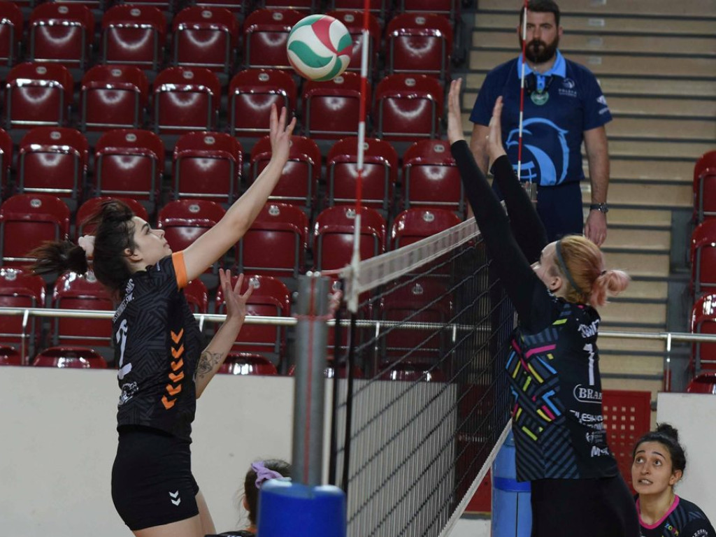 II liga siatkówki kobiet. Grupa IV. *KSZO SMS Ostrowiec Świętokrzyski - Silesia Volley Mysłowice 2:3