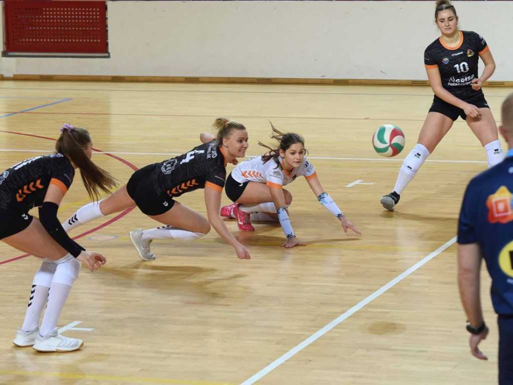 II liga siatkówki kobiet. Grupa IV. *KSZO SMS Ostrowiec Świętokrzyski - Silesia Volley Mysłowice 2:3