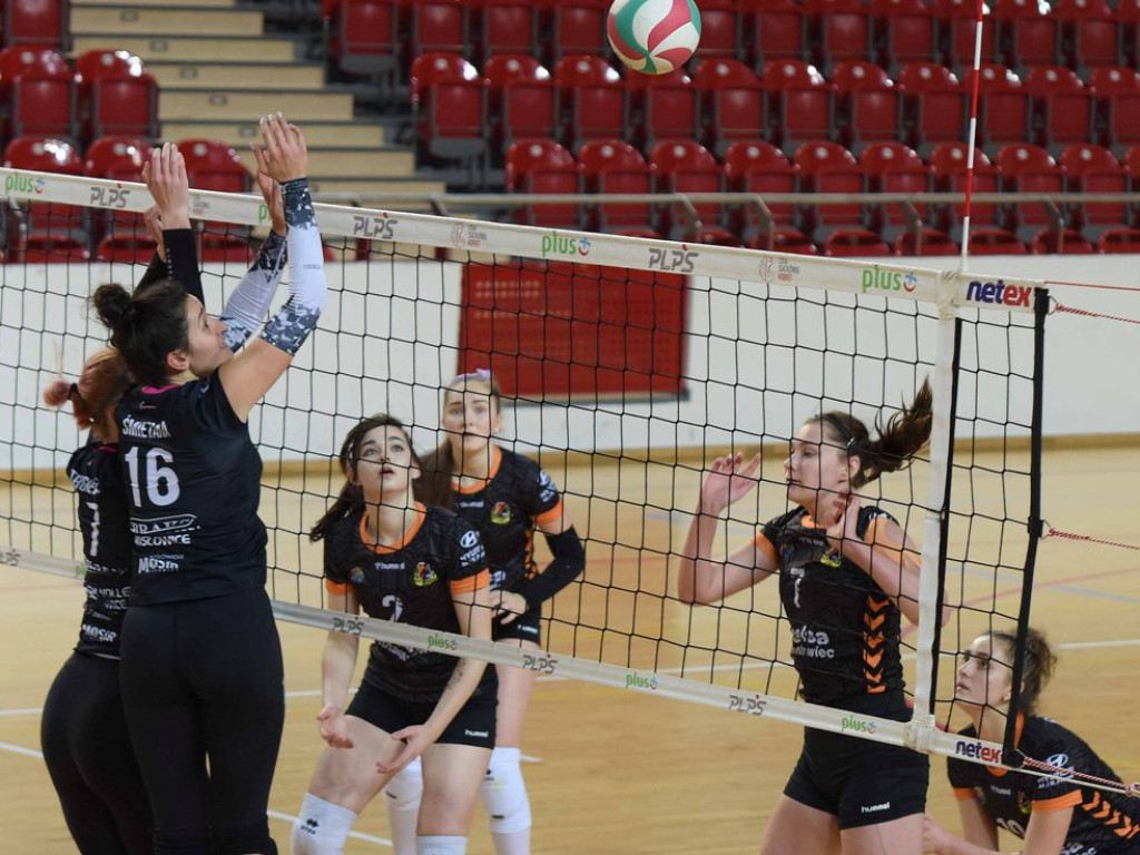 II liga siatkówki kobiet. Grupa IV. *KSZO SMS Ostrowiec Świętokrzyski - Silesia Volley Mysłowice 2:3