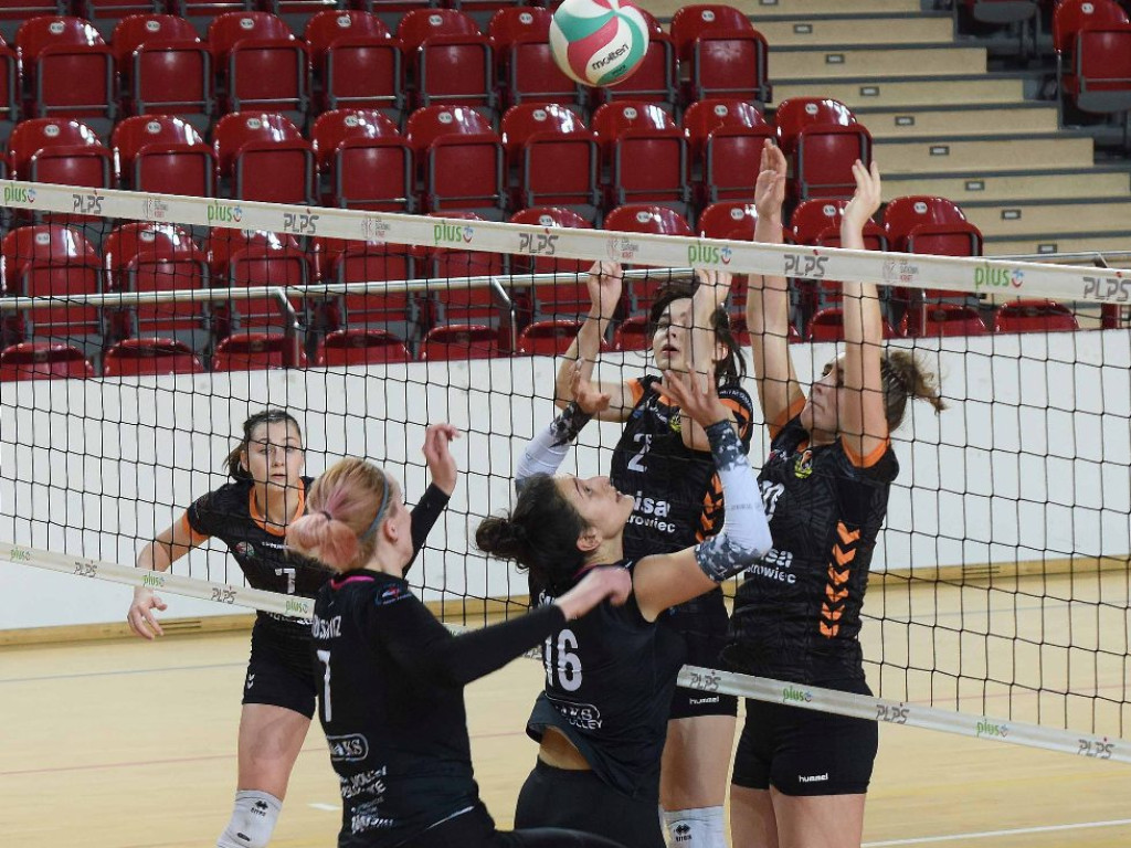 II liga siatkówki kobiet. Grupa IV. *KSZO SMS Ostrowiec Świętokrzyski - Silesia Volley Mysłowice 2:3