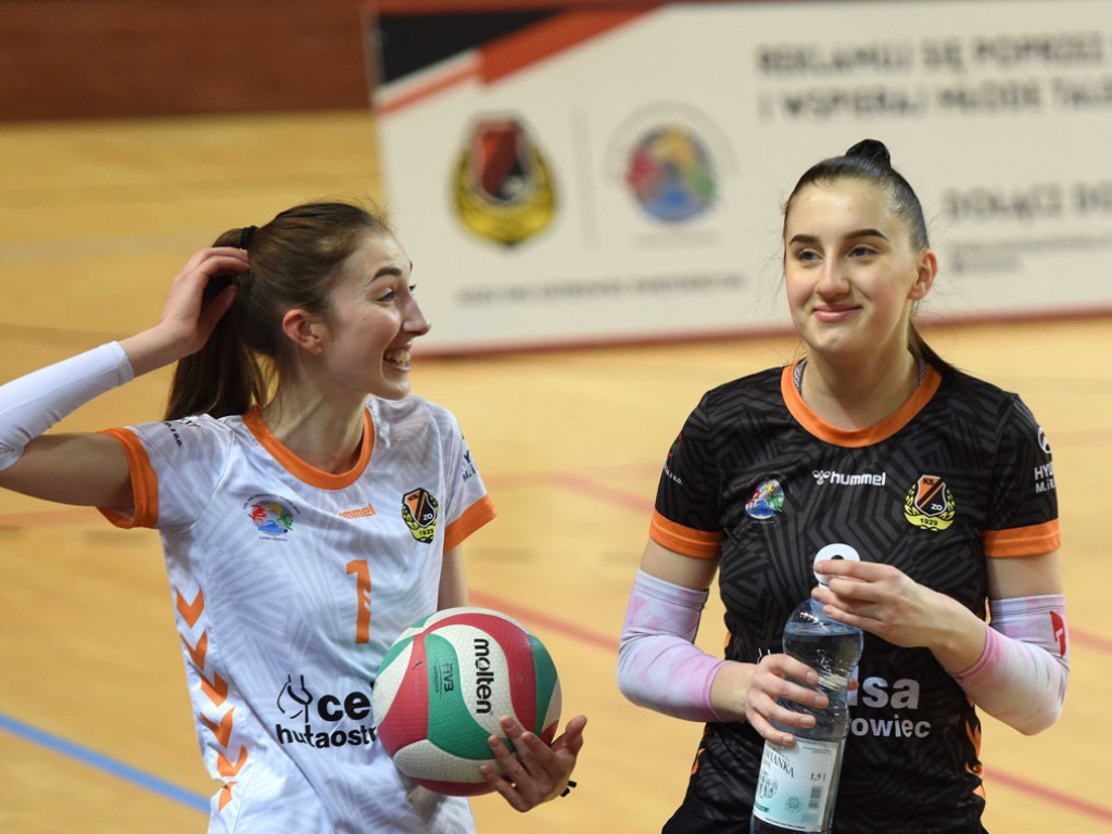 II liga siatkówki kobiet. Grupa IV. *KSZO SMS Ostrowiec Świętokrzyski - Jedynka Tarnów 3:1