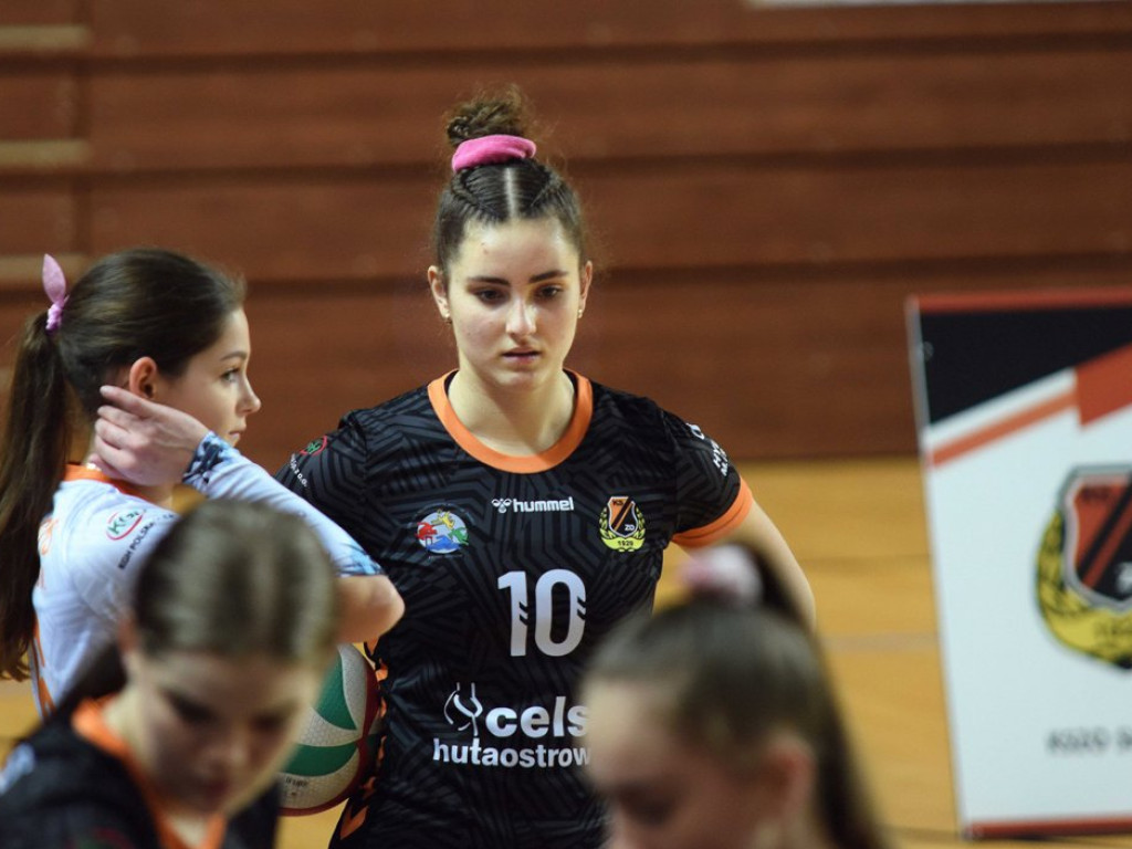 II liga siatkówki kobiet. Grupa IV. *KSZO SMS Ostrowiec Świętokrzyski - Jedynka Tarnów 3:1