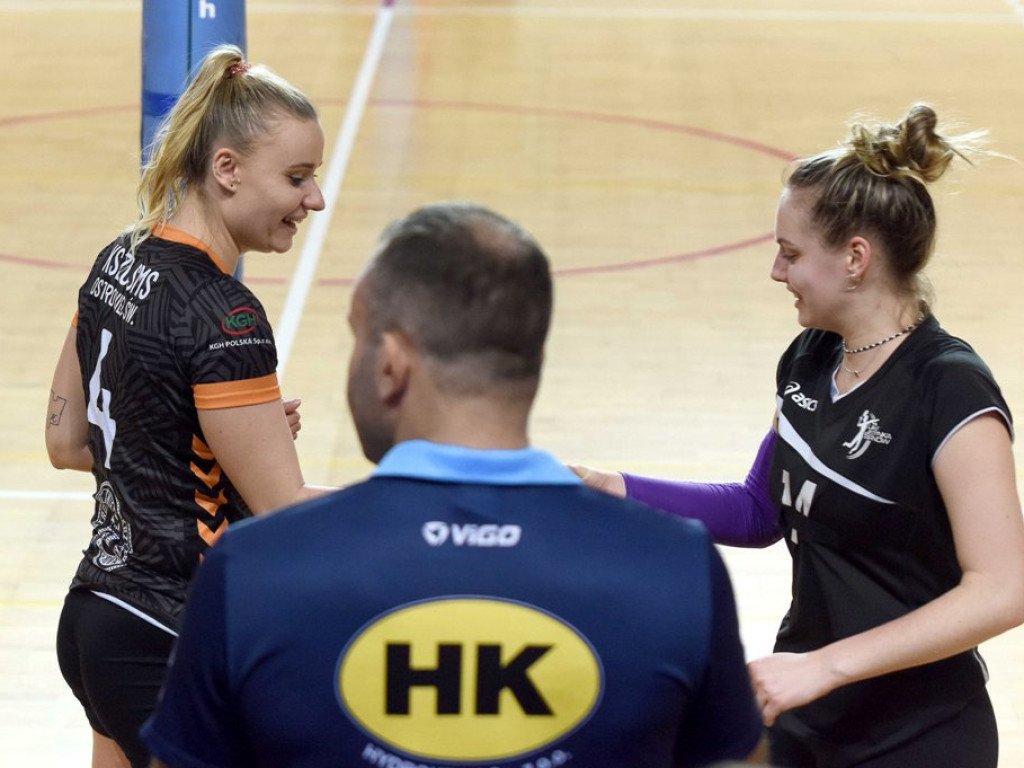 II liga siatkówki kobiet. Grupa IV. *KSZO SMS Ostrowiec Świętokrzyski - Jedynka Tarnów 3:1
