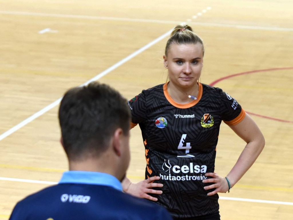 II liga siatkówki kobiet. Grupa IV. *KSZO SMS Ostrowiec Świętokrzyski - Jedynka Tarnów 3:1