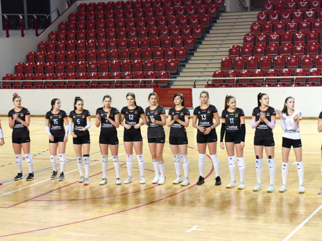 II liga siatkówki kobiet. Grupa IV. *KSZO SMS Ostrowiec Świętokrzyski - Jedynka Tarnów 3:1
