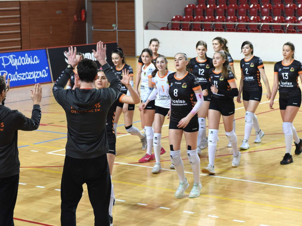 II liga siatkówki kobiet. Grupa IV. *KSZO SMS Ostrowiec Świętokrzyski - Jedynka Tarnów 3:1