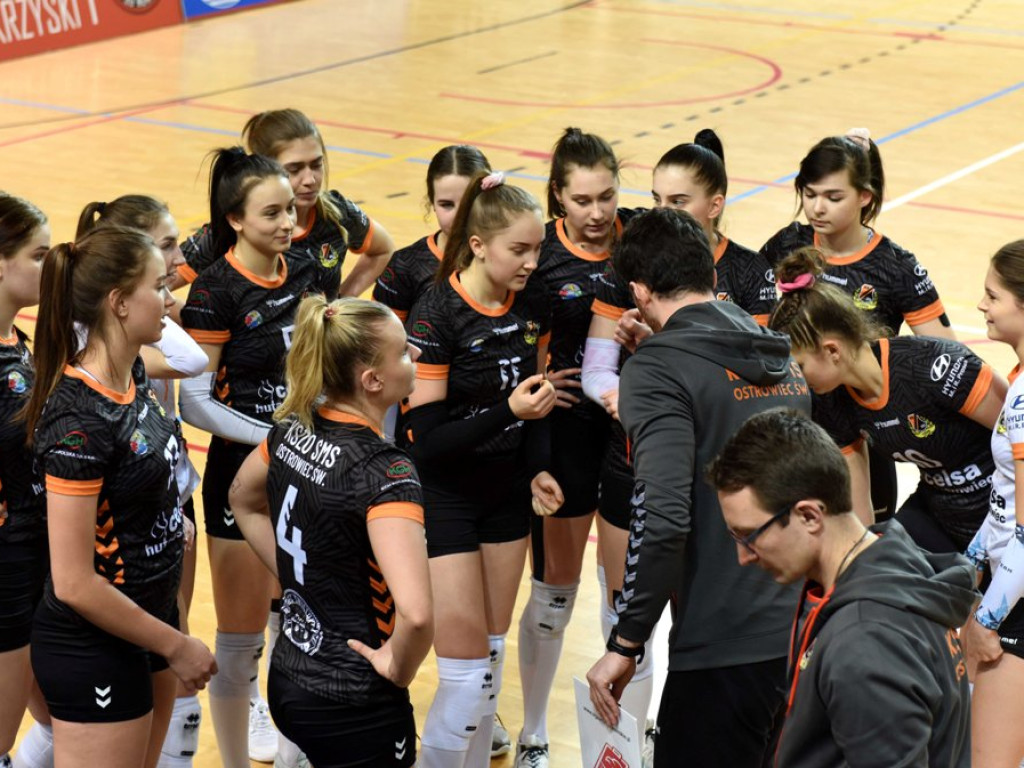 II liga siatkówki kobiet. Grupa IV. *KSZO SMS Ostrowiec Świętokrzyski - Jedynka Tarnów 3:1