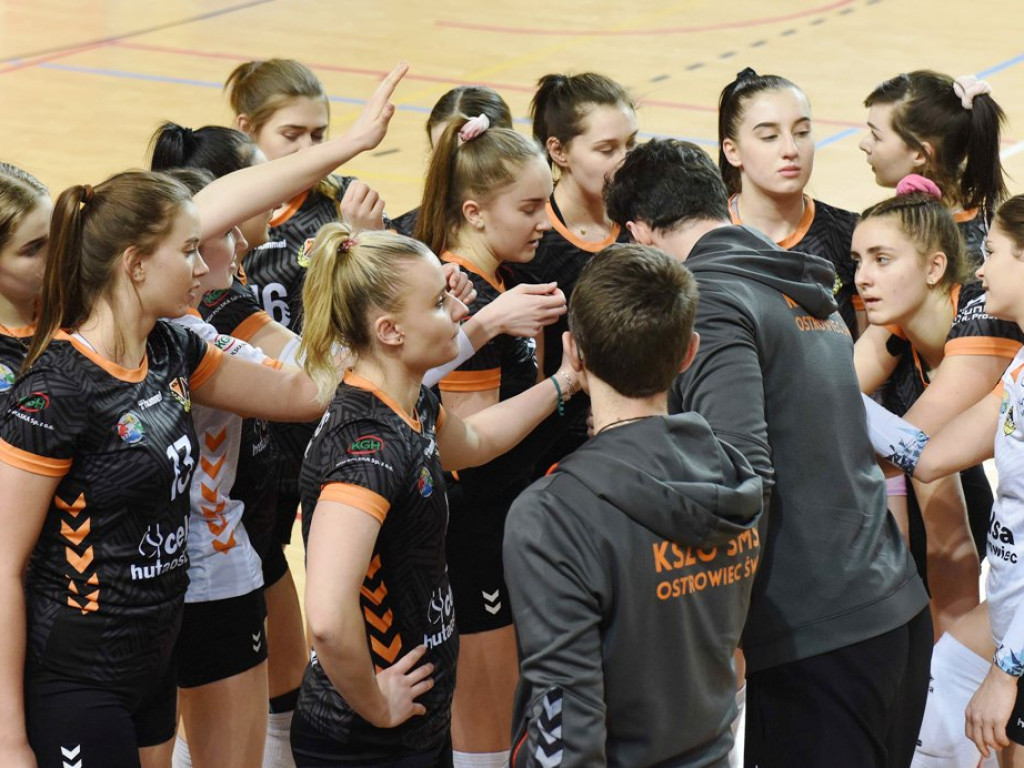 II liga siatkówki kobiet. Grupa IV. *KSZO SMS Ostrowiec Świętokrzyski - Jedynka Tarnów 3:1