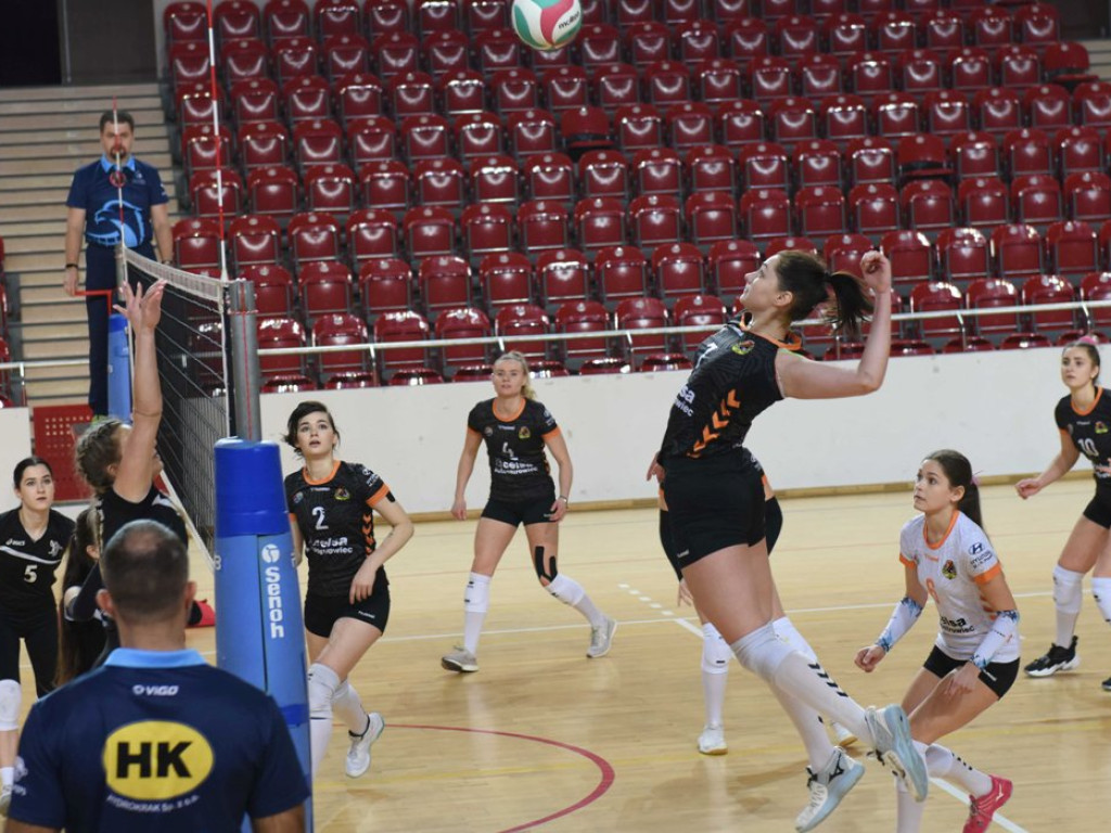 II liga siatkówki kobiet. Grupa IV. *KSZO SMS Ostrowiec Świętokrzyski - Jedynka Tarnów 3:1