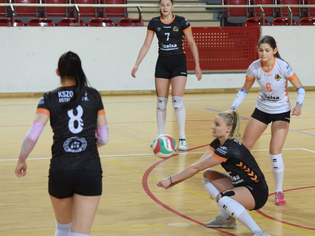 II liga siatkówki kobiet. Grupa IV. *KSZO SMS Ostrowiec Świętokrzyski - Jedynka Tarnów 3:1