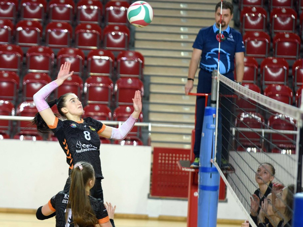 II liga siatkówki kobiet. Grupa IV. *KSZO SMS Ostrowiec Świętokrzyski - Jedynka Tarnów 3:1