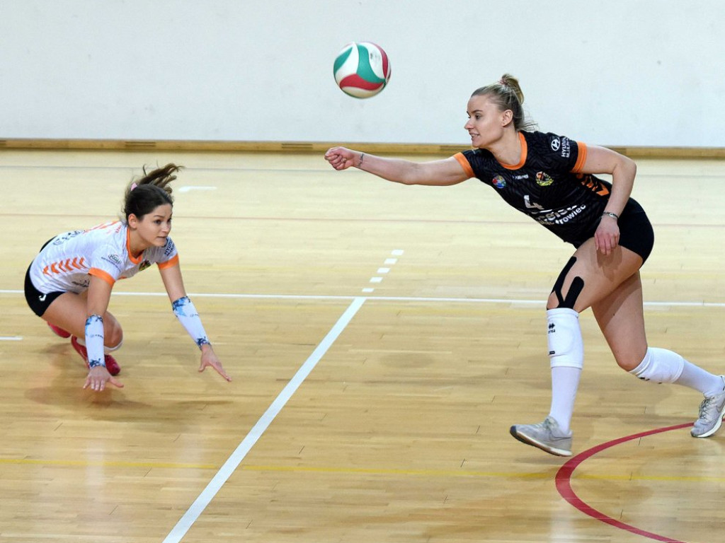 II liga siatkówki kobiet. Grupa IV. *KSZO SMS Ostrowiec Świętokrzyski - Jedynka Tarnów 3:1