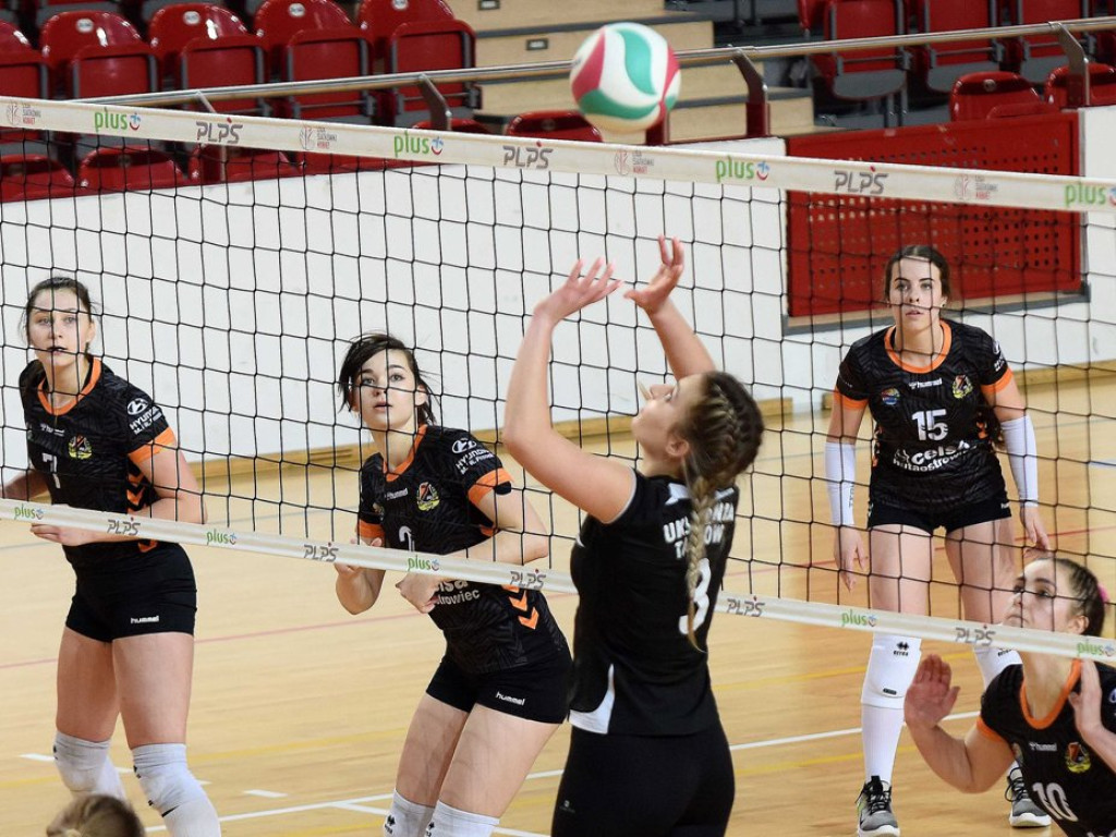 II liga siatkówki kobiet. Grupa IV. *KSZO SMS Ostrowiec Świętokrzyski - Jedynka Tarnów 3:1