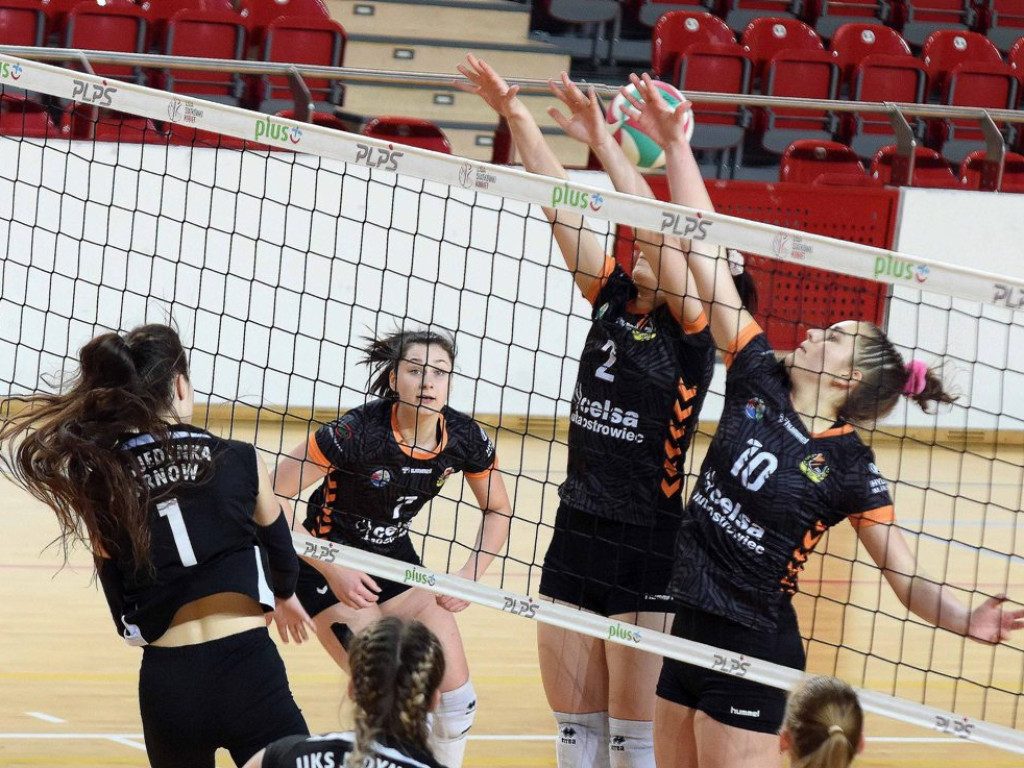 II liga siatkówki kobiet. Grupa IV. *KSZO SMS Ostrowiec Świętokrzyski - Jedynka Tarnów 3:1