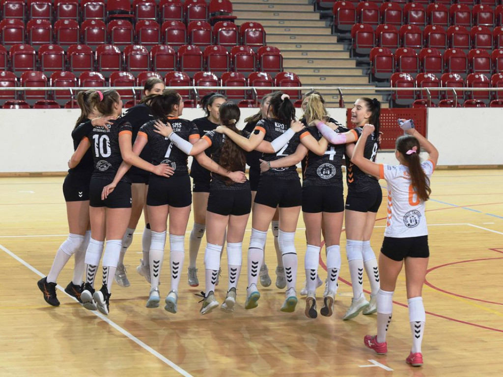II liga siatkówki kobiet. Grupa IV. *KSZO SMS Ostrowiec Świętokrzyski - Jedynka Tarnów 3:1