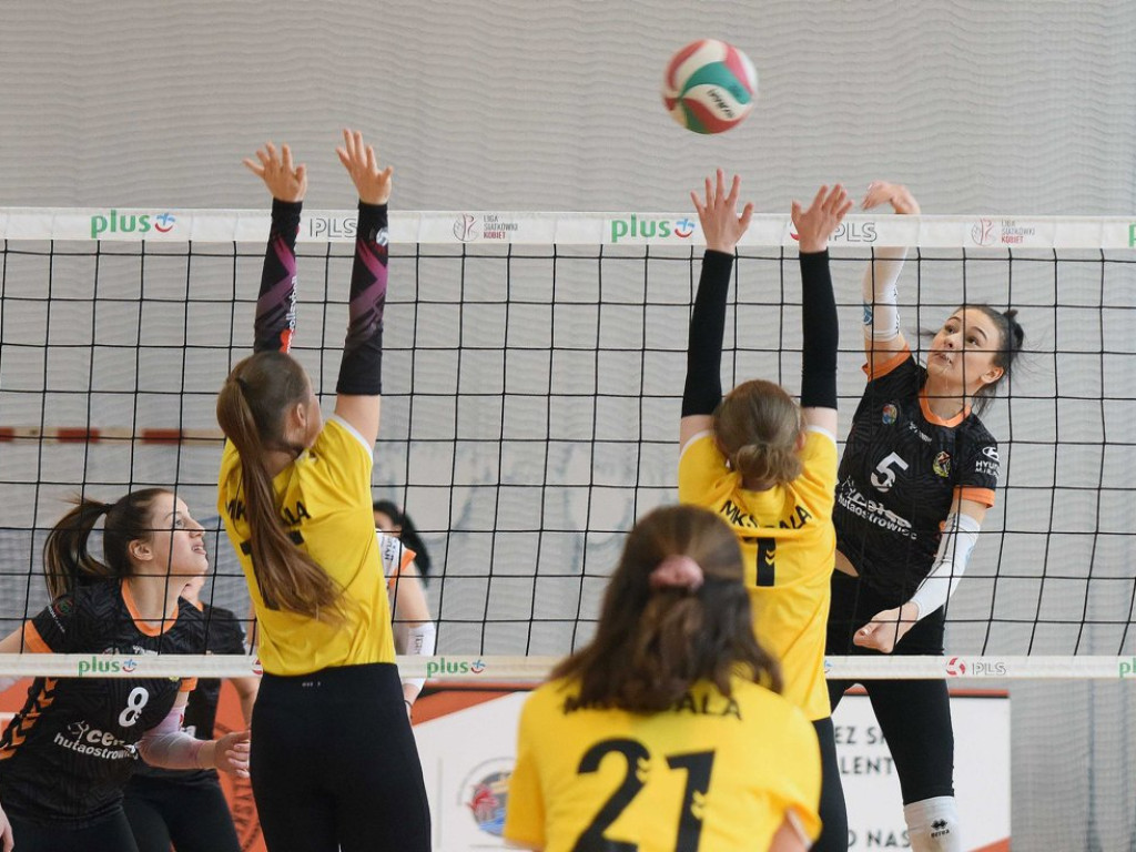 Świętokrzyska Liga Juniorek. *KSZO SMS Ostrowiec Świętokrzyski ? MKS Gala Skarżysko 3:0
