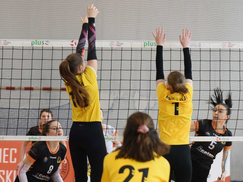 Świętokrzyska Liga Juniorek. *KSZO SMS Ostrowiec Świętokrzyski ? MKS Gala Skarżysko 3:0