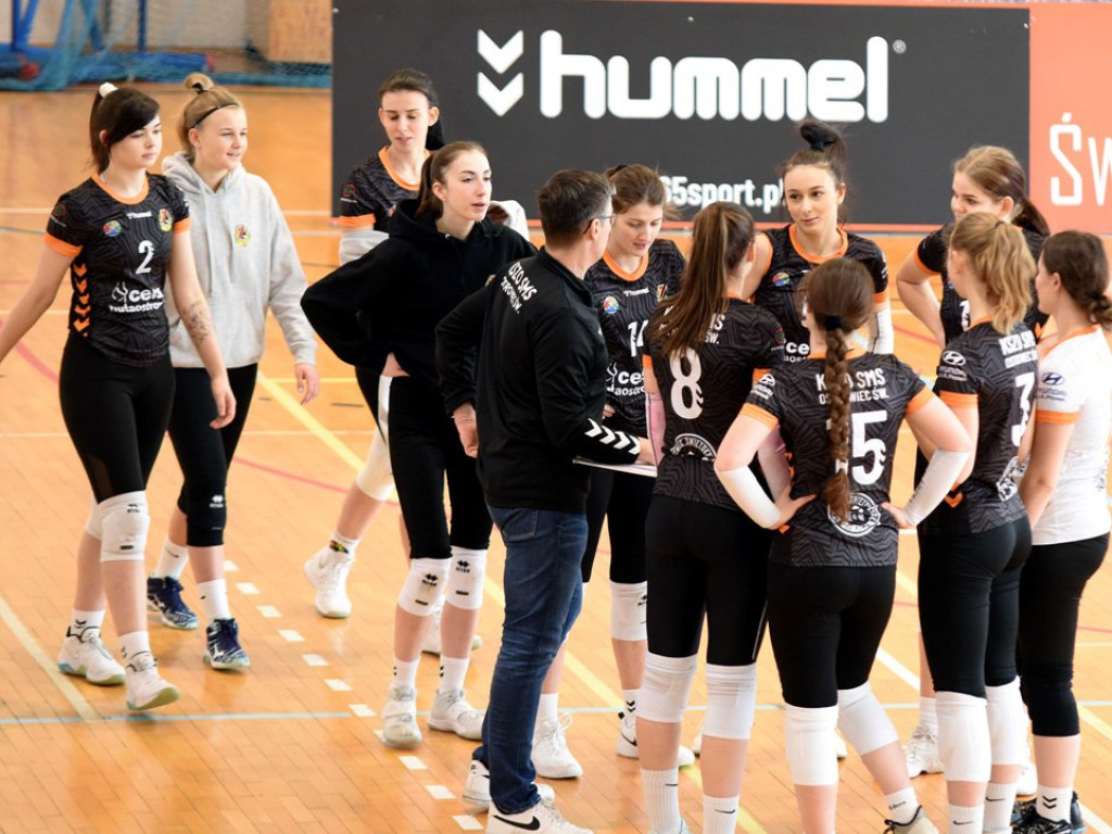 Świętokrzyska Liga Juniorek. *KSZO SMS Ostrowiec Świętokrzyski ? MKS Gala Skarżysko 3:0