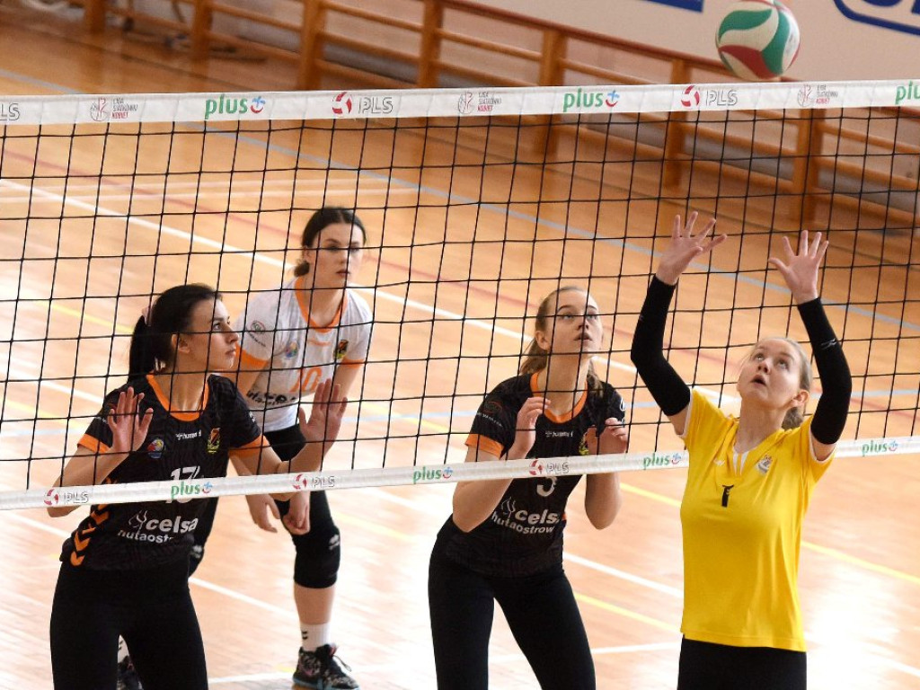 Świętokrzyska Liga Juniorek. *KSZO SMS Ostrowiec Świętokrzyski ? MKS Gala Skarżysko 3:0