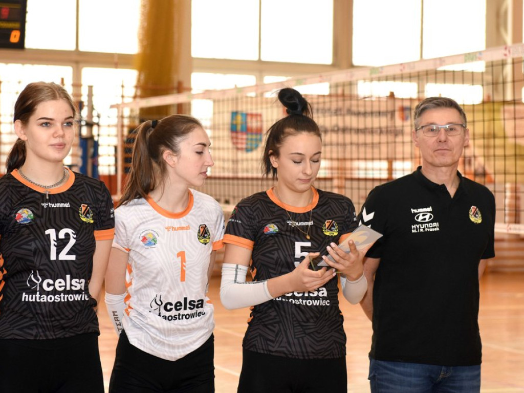 Świętokrzyska Liga Juniorek. *KSZO SMS Ostrowiec Świętokrzyski ? MKS Gala Skarżysko 3:0