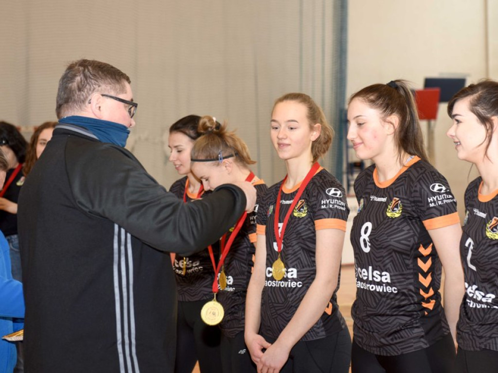 Świętokrzyska Liga Juniorek. *KSZO SMS Ostrowiec Świętokrzyski ? MKS Gala Skarżysko 3:0