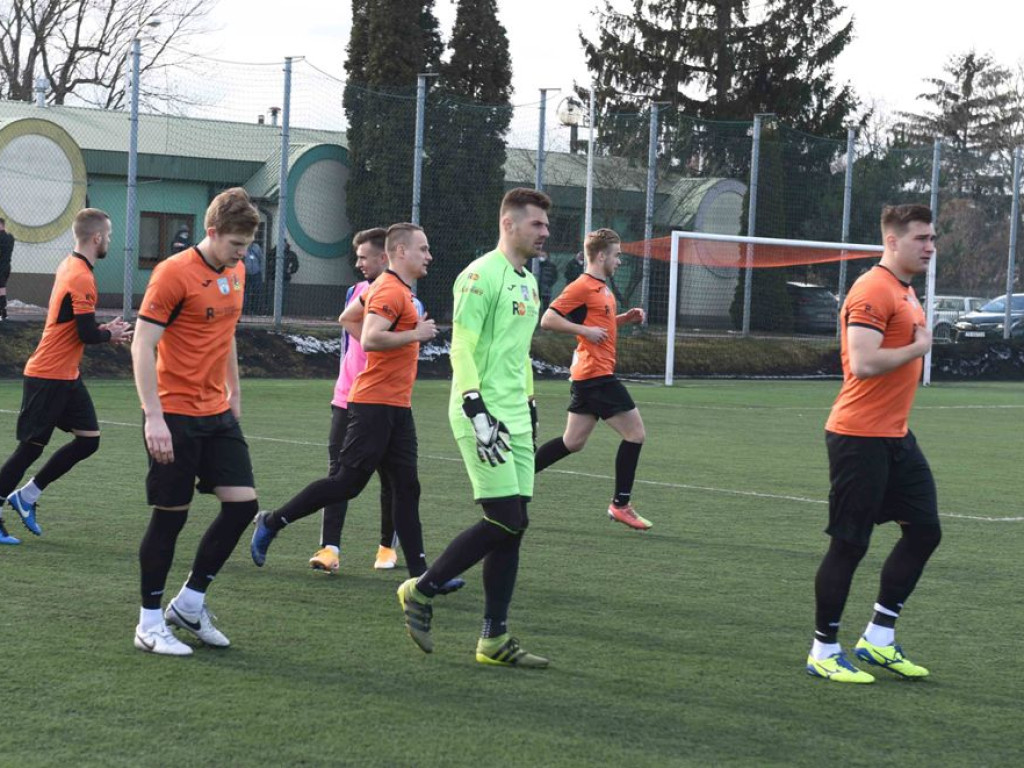 III liga piłkarska. Grupa IV. *KP KSZO 1929 Ostrowiec Świętokrzyski - Sokół Sieniawa 1:0