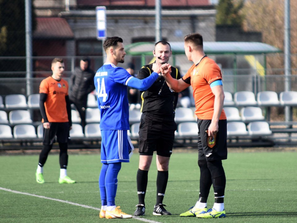 III liga piłkarska. Grupa IV. *KP KSZO 1929 Ostrowiec Świętokrzyski - Sokół Sieniawa 1:0