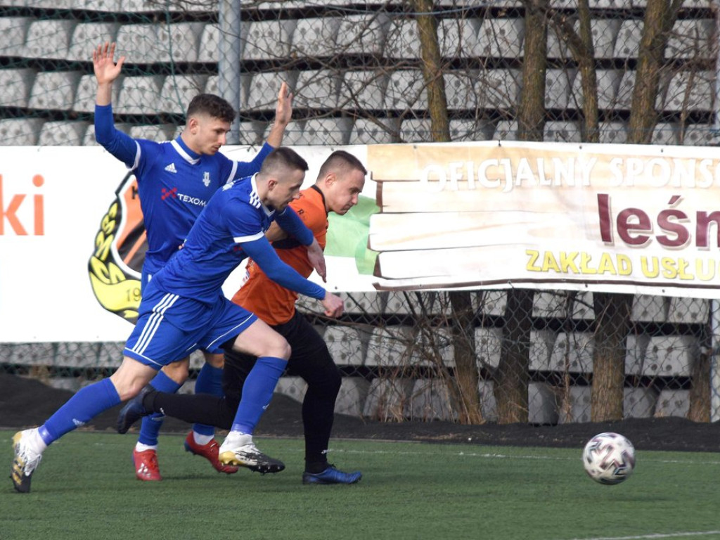 III liga piłkarska. Grupa IV. *KP KSZO 1929 Ostrowiec Świętokrzyski - Sokół Sieniawa 1:0