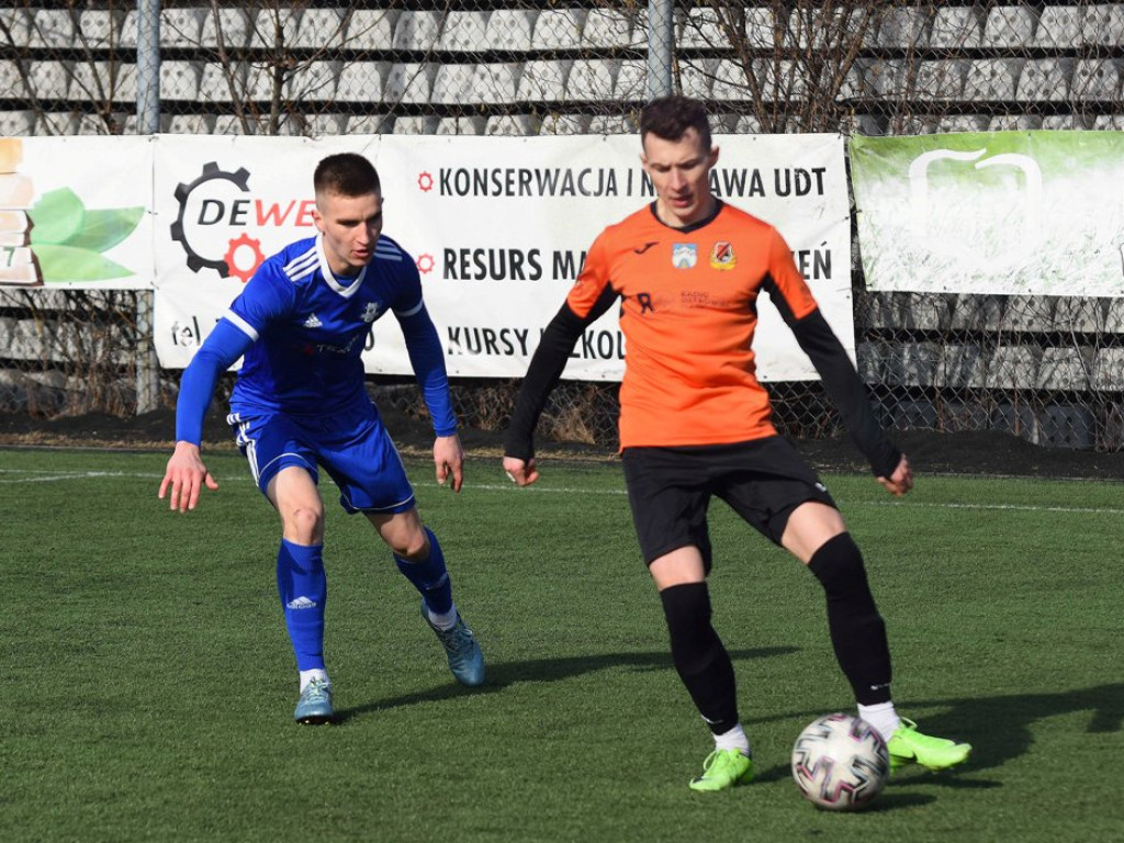III liga piłkarska. Grupa IV. *KP KSZO 1929 Ostrowiec Świętokrzyski - Sokół Sieniawa 1:0