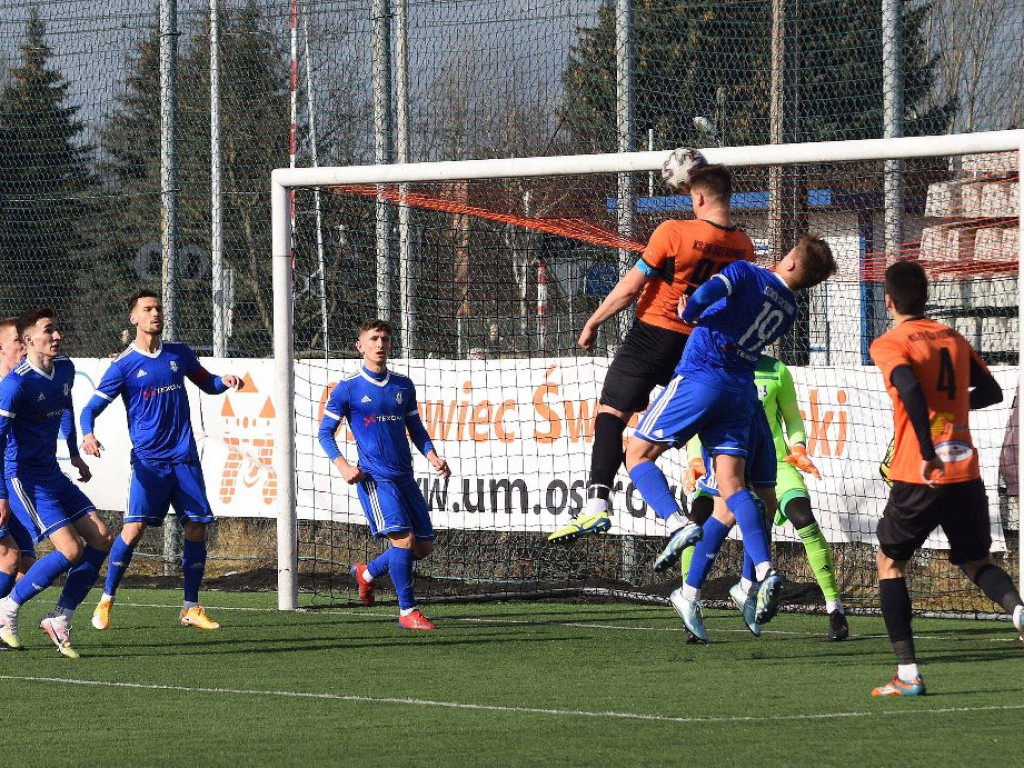 III liga piłkarska. Grupa IV. *KP KSZO 1929 Ostrowiec Świętokrzyski - Sokół Sieniawa 1:0